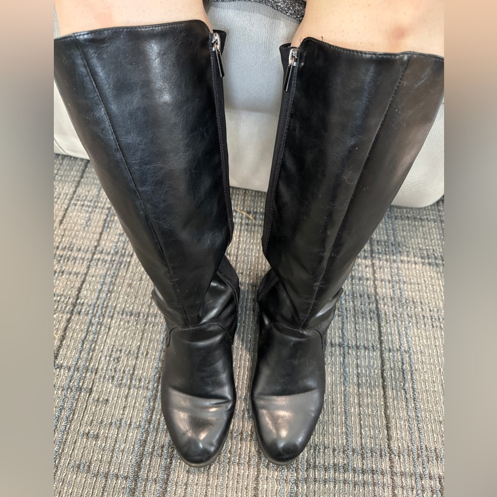 Knee high black boots with chunky heel